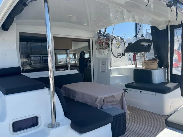 Lagoon 40 - Boatscribe.com