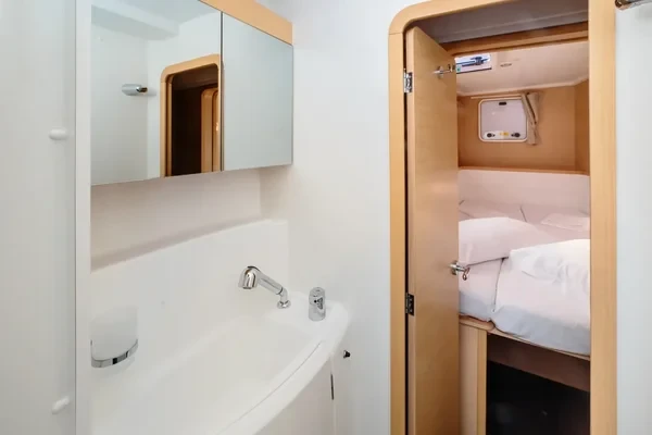 Lagoon 400 S2 - Boatscribe.com