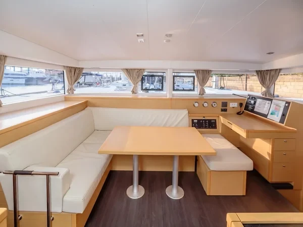 Lagoon 400 S2 - Boatscribe.com