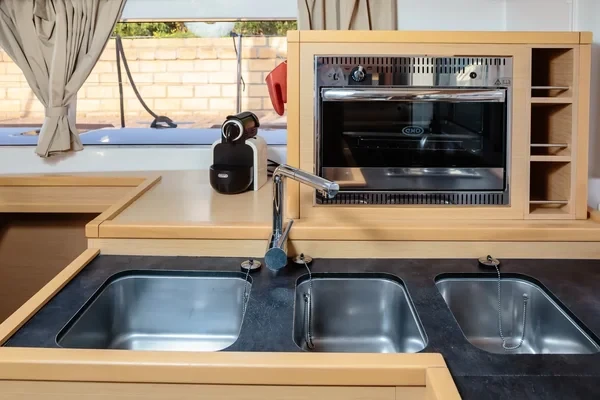 Lagoon 400 S2 - Boatscribe.com