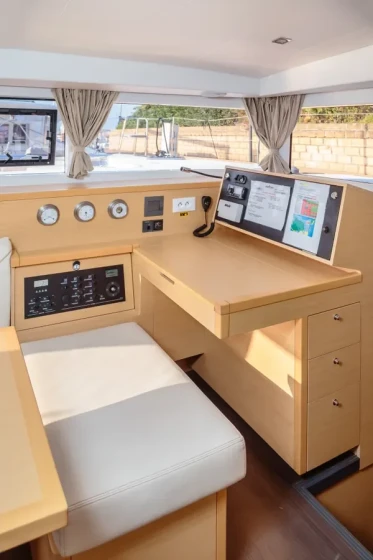Lagoon 400 S2 - Boatscribe.com