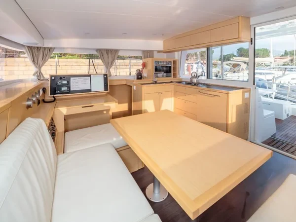 Lagoon 400 S2 - Boatscribe.com