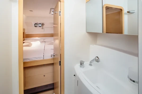 Lagoon 400 S2 - Boatscribe.com