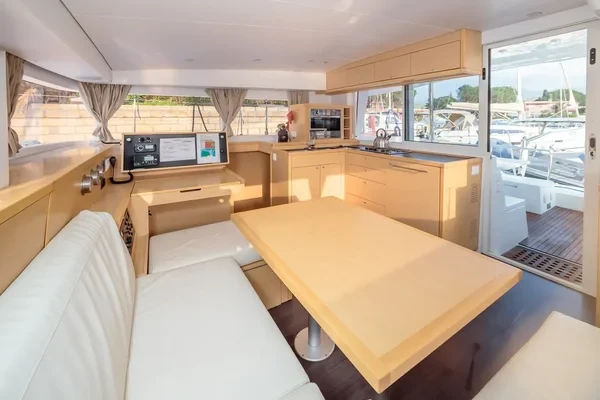 Lagoon 400 S2 - Boatscribe.com