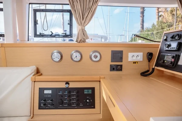 Lagoon 400 S2 - Boatscribe.com