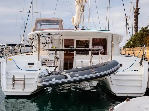 Lagoon 400 S2 - Boatscribe.com