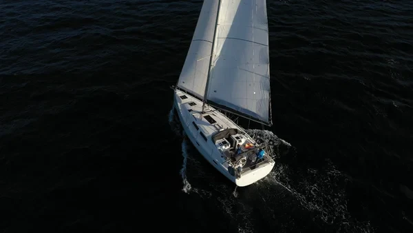 Hanse 415 - Boatscribe.com