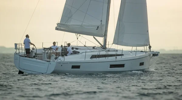 Oceanis 40.1 - Boatscribe.com