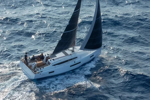 Sun Odyssey 410 - Boatscribe.com
