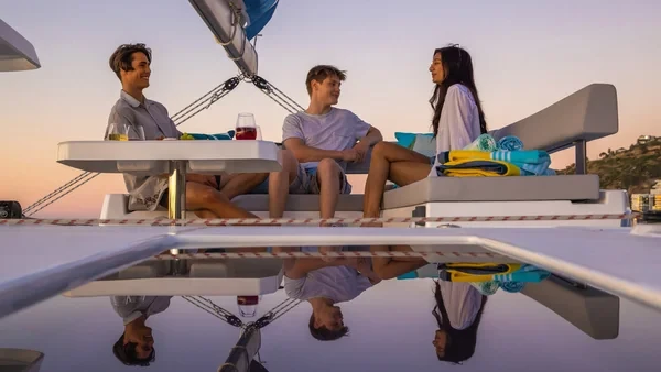 Sunsail 424 - Boatscribe.com