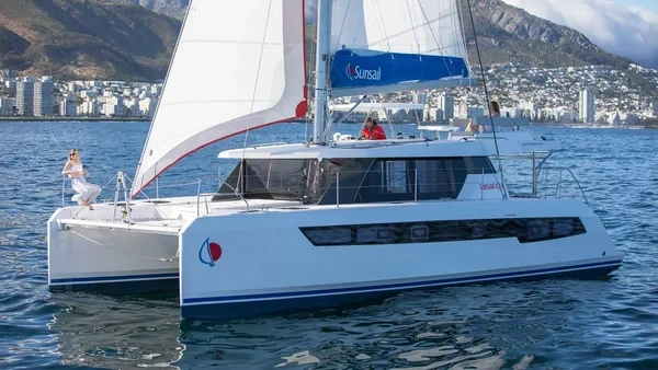 Sunsail 424 - Boatscribe.com