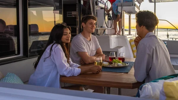 Sunsail 424 - Boatscribe.com