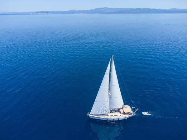 Jeanneau 51 - Boatscribe.com