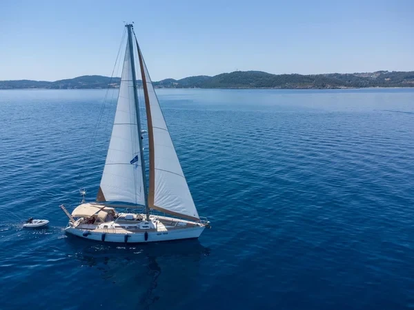 Jeanneau 51 - Boatscribe.com