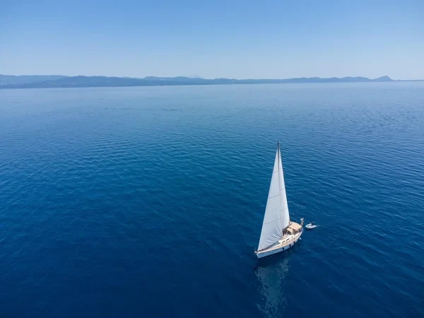 Jeanneau 51 - Boatscribe.com