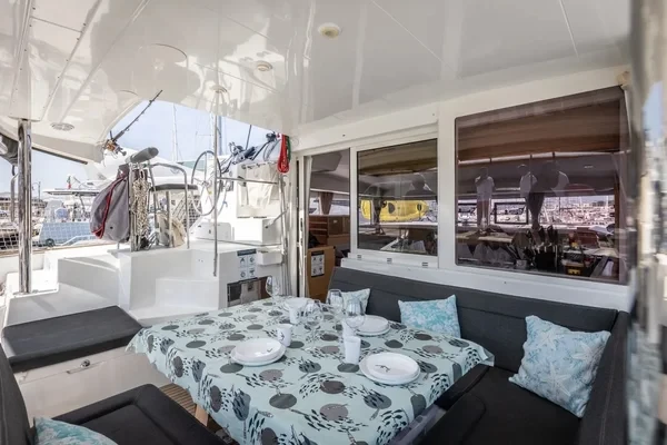 Lagoon 400 S2 - Boatscribe.com