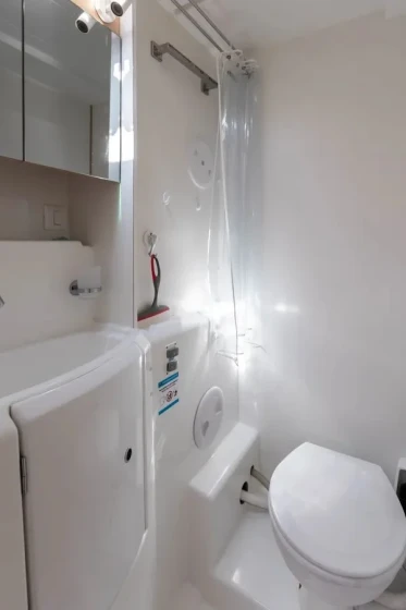 Lagoon 400 S2 - Boatscribe.com