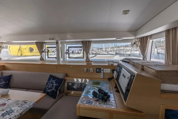 Lagoon 400 S2 - Boatscribe.com