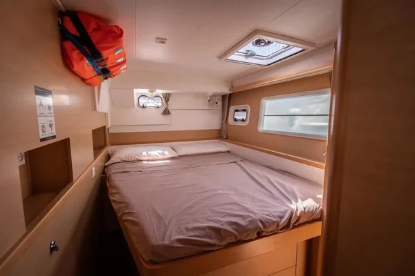 Lagoon 400 S2 - Boatscribe.com