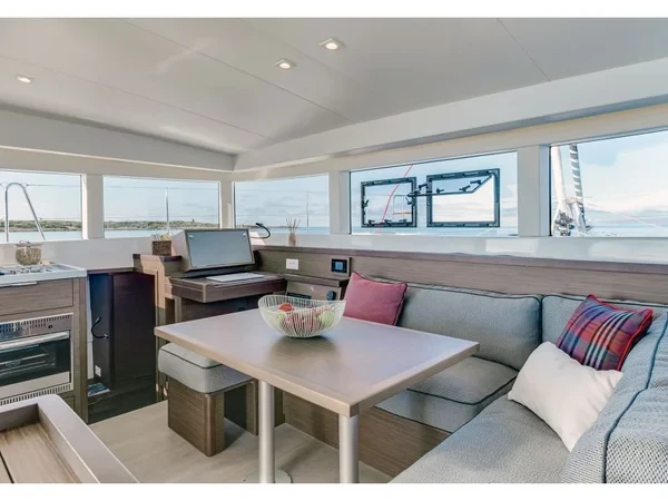 Lagoon 40 - Boatscribe.com