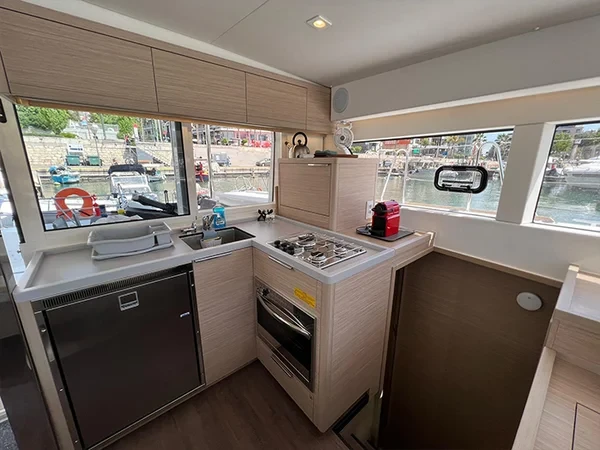 Lagoon 40 - Boatscribe.com