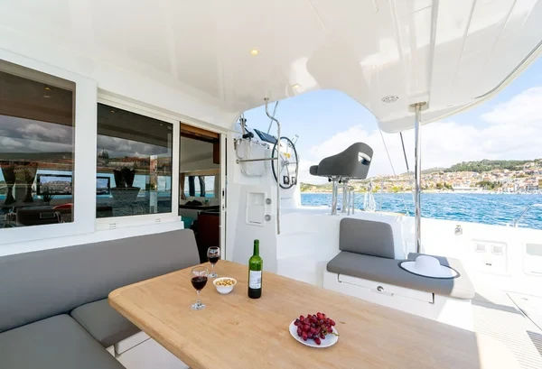 Lagoon 40 - Boatscribe.com