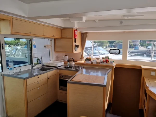 Lagoon 450 S - Boatscribe.com