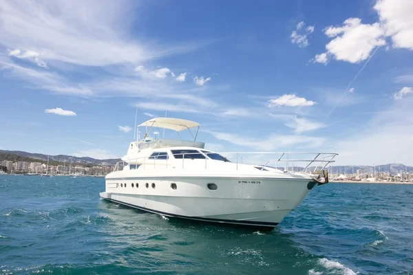 Ferretti 175 FLY - Boatscribe.com