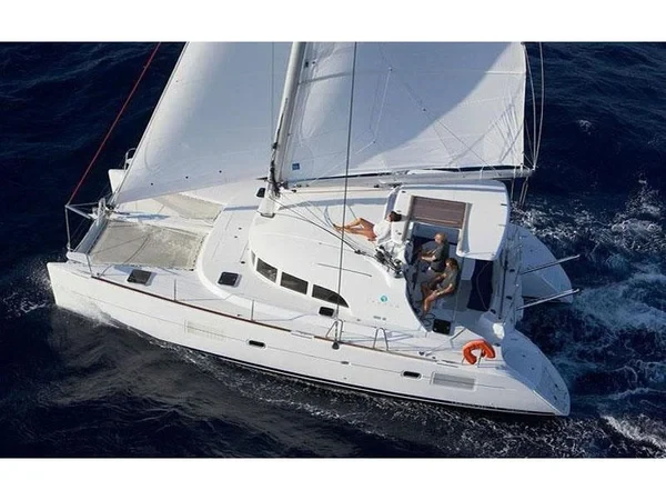 Lagoon 380 - Boatscribe.com