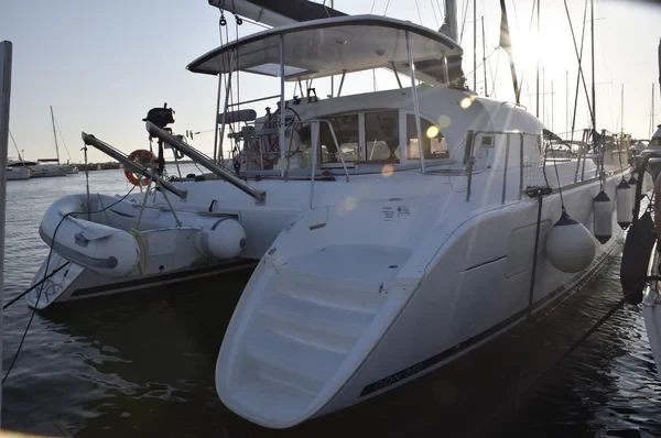 Lagoon 380 - Boatscribe.com