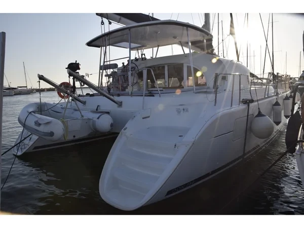 Lagoon 380 - Boatscribe.com