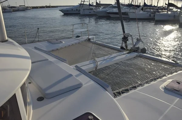 Lagoon 380 - Boatscribe.com