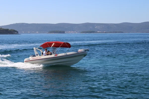 Barracuda 590 - Boatscribe.com