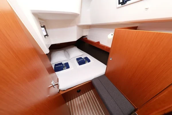 Bavaria 37 Cruiser - Boatscribe.com
