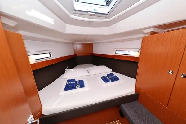 Bavaria 37 Cruiser - Boatscribe.com