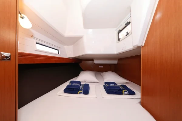 Bavaria 37 Cruiser - Boatscribe.com