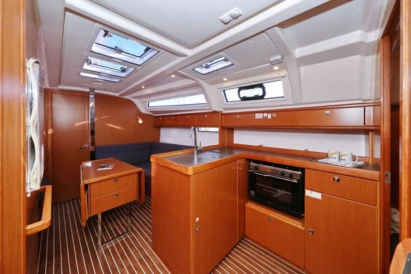 Bavaria 37 Cruiser - Boatscribe.com