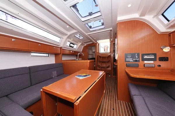 Bavaria 37 Cruiser - Boatscribe.com