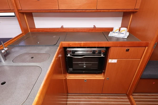 Bavaria 37 Cruiser - Boatscribe.com