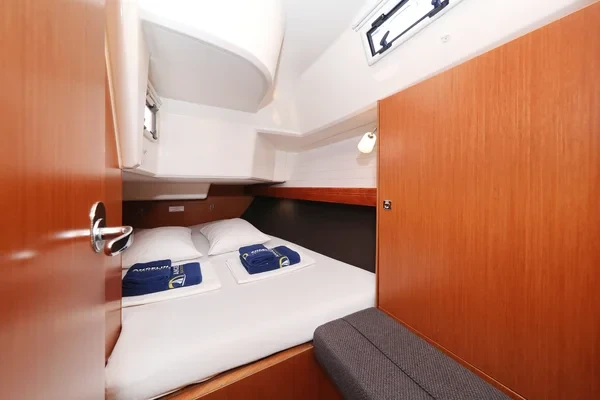 Bavaria 37 Cruiser - Boatscribe.com