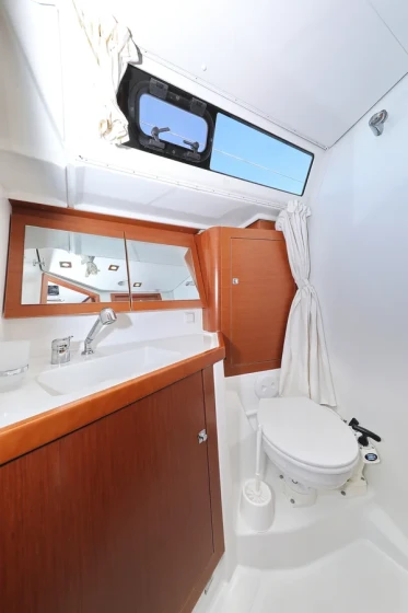 Oceanis 45 - Boatscribe.com