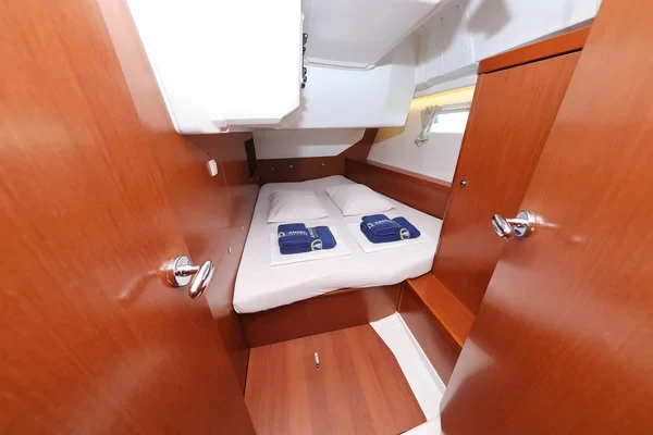 Oceanis 45 - Boatscribe.com
