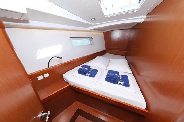 Oceanis 45 - Boatscribe.com