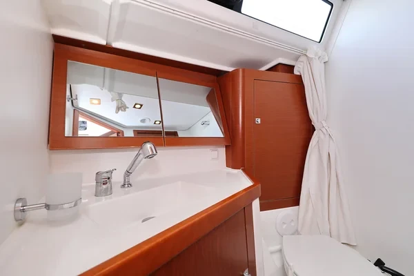 Oceanis 45 - Boatscribe.com