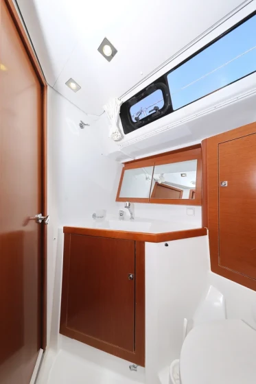Oceanis 45 - Boatscribe.com