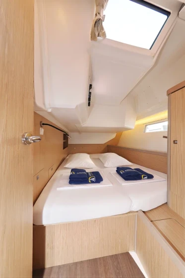 Oceanis 45 - Boatscribe.com