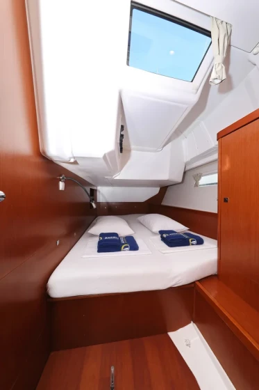 Oceanis 45 - Boatscribe.com