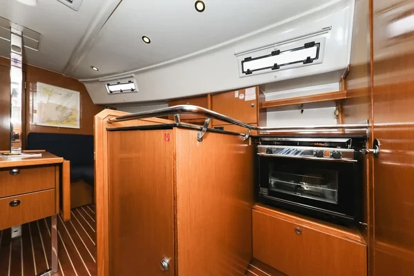 Bavaria 32 Cruiser - Boatscribe.com