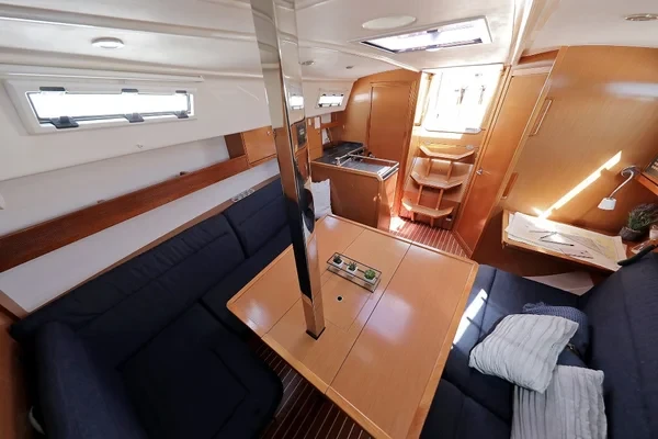 Bavaria 32 Cruiser - Boatscribe.com