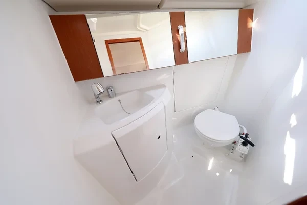 Oceanis 34 - Boatscribe.com